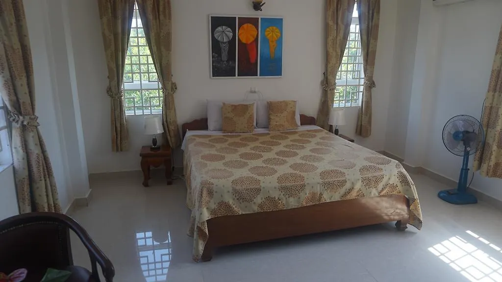 Swiss Villa Sihanoukville Bed & Breakfast